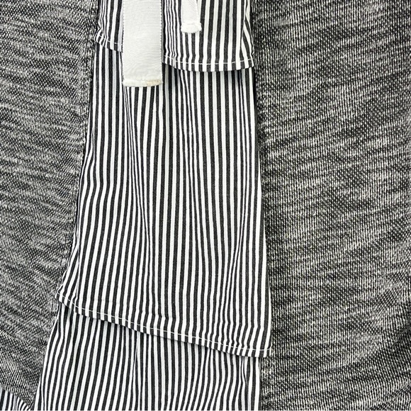 Clu + Willoughby Anthropology Ainsley Preppy Ruffle Back Top  Size Medium - Picture 9 of 9